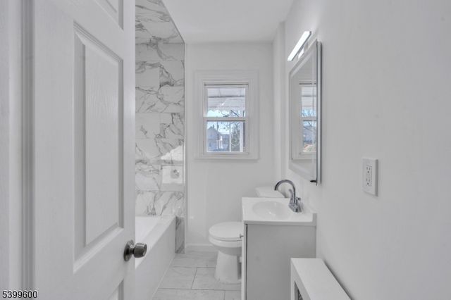 18 John St, Carteret Boro, NJ 07008