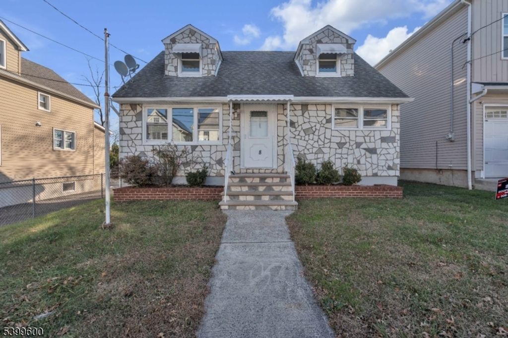 18 John St, Carteret Boro, NJ 07008