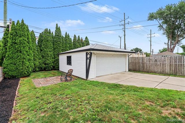 21739 Cedar Street, Saint Clair Shores, MI 48081