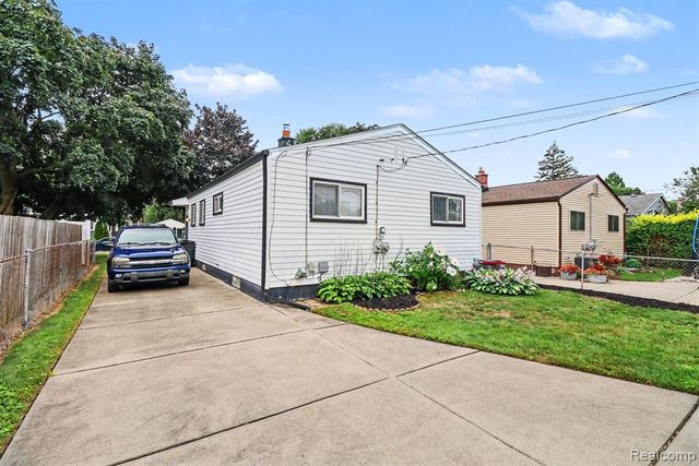 21739 Cedar Street, Saint Clair Shores, MI 48081