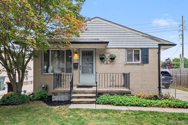 21739 Cedar Street, Saint Clair Shores, MI 48081