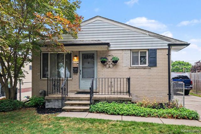 21739 Cedar Street, Saint Clair Shores, MI 48081