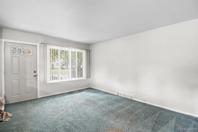 21739 Cedar Street, Saint Clair Shores, MI 48081