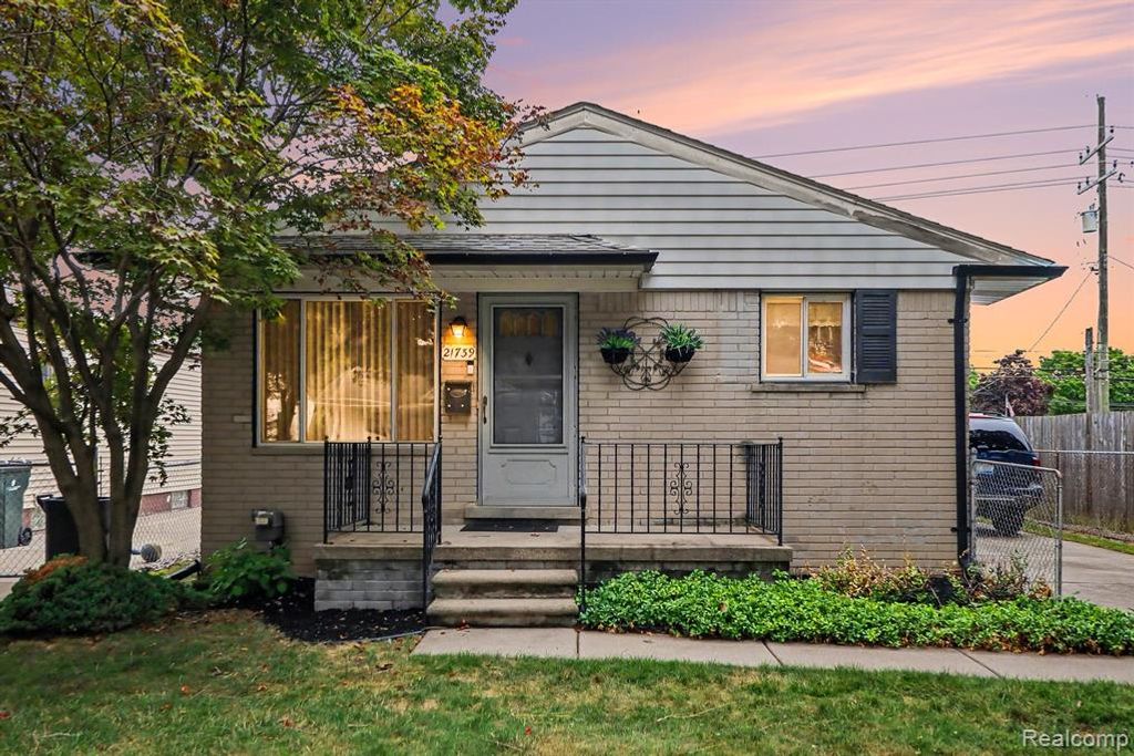 21739 Cedar Street, Saint Clair Shores, MI 48081
