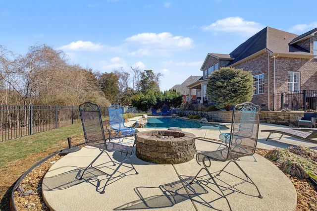 427 Creekview Drive, Murfreesboro, TN 37128