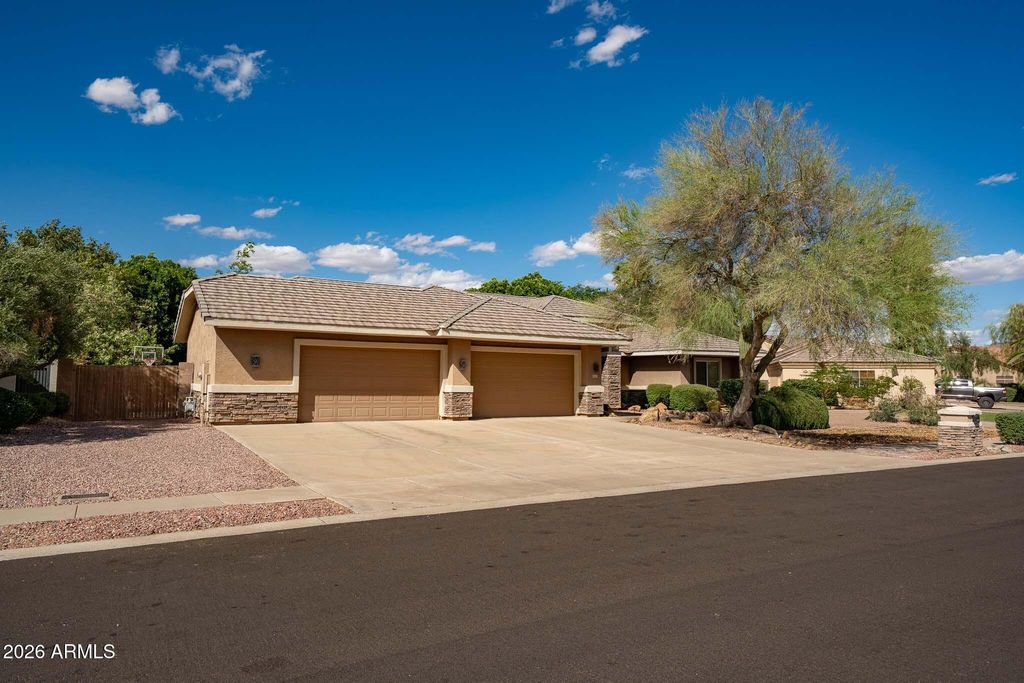 8216 W BRIDEN Lane, Peoria, AZ 85383 — photo 2
