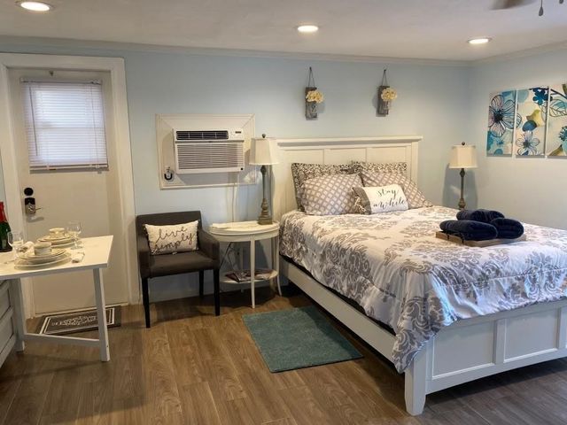 1913 Thomas Street, Hollywood, FL 33020
