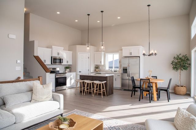 213 Lionheart Drive, Horace, ND 58047