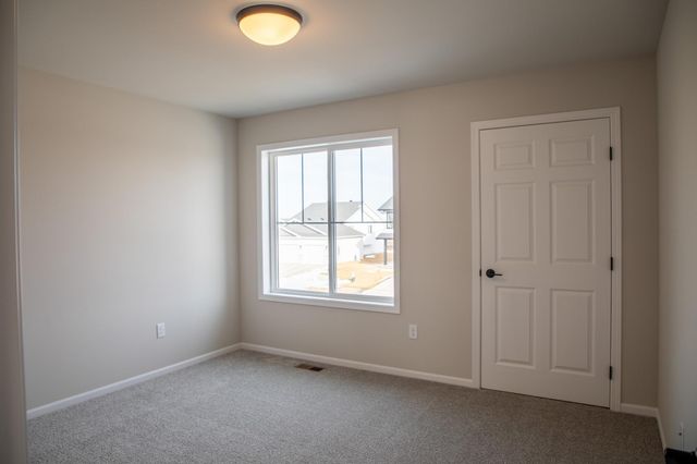 213 Lionheart Drive, Horace, ND 58047