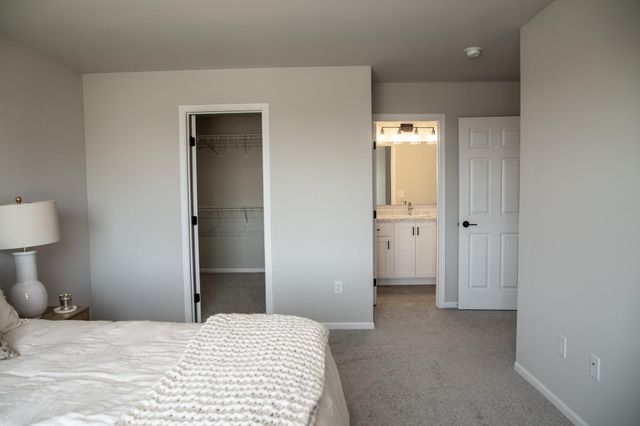 213 Lionheart Drive, Horace, ND 58047