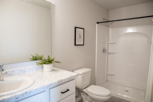 213 Lionheart Drive, Horace, ND 58047