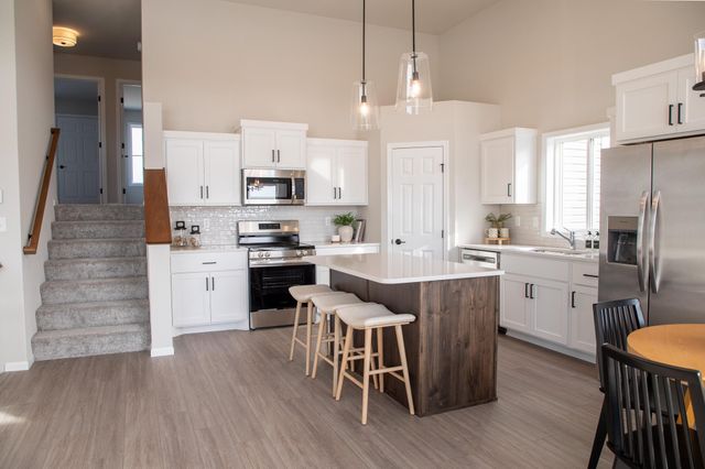 213 Lionheart Drive, Horace, ND 58047