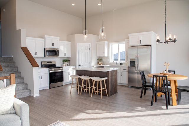 213 Lionheart Drive, Horace, ND 58047