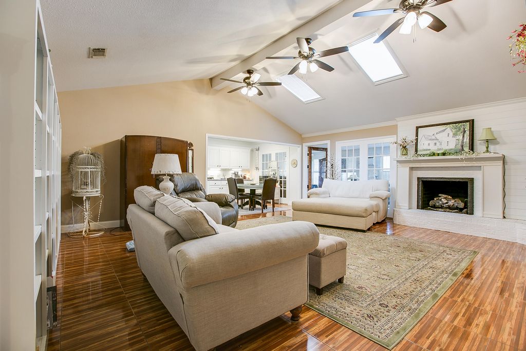 Image 10 of property listing at 3302 Sierra Court, San Angelo, TX 76904