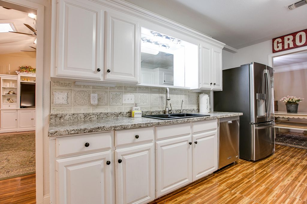Image 14 of property listing at 3302 Sierra Court, San Angelo, TX 76904