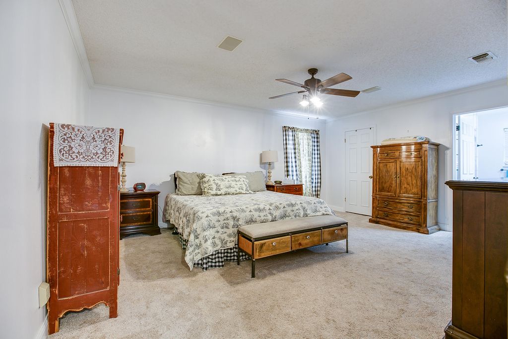 Image 19 of property listing at 3302 Sierra Court, San Angelo, TX 76904