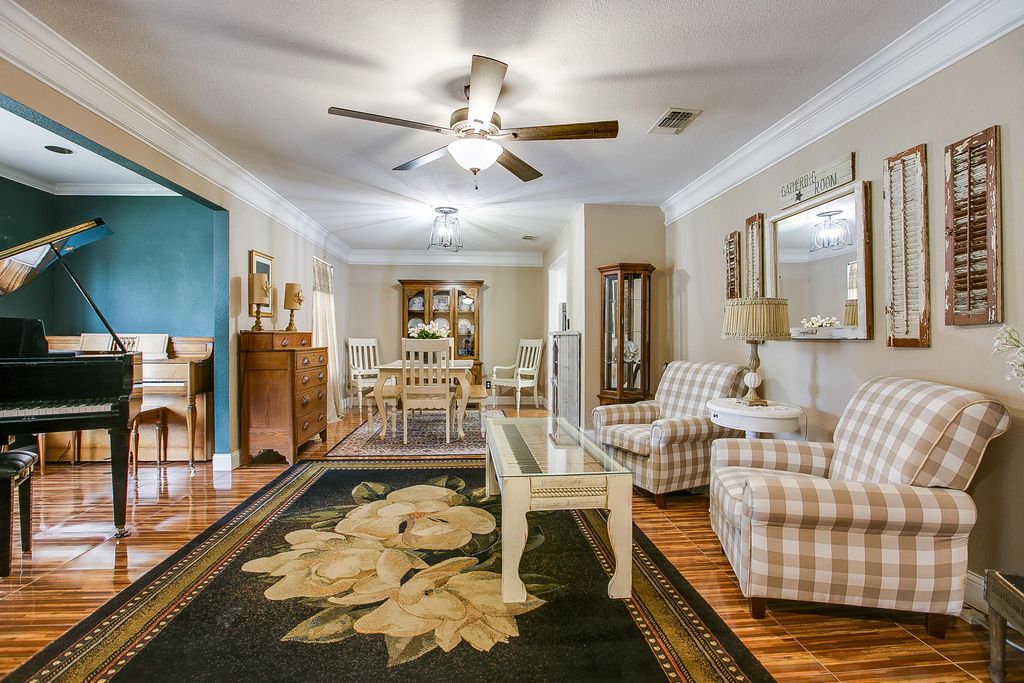Image 2 of property listing at 3302 Sierra Court, San Angelo, TX 76904