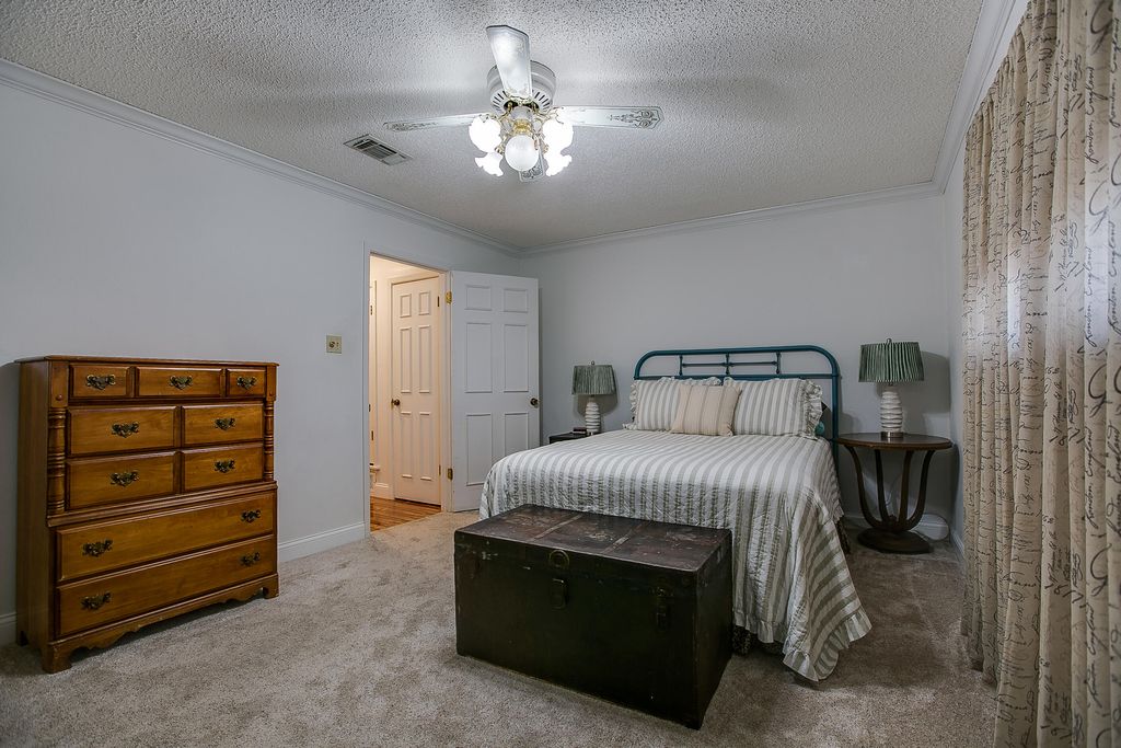 Image 24 of property listing at 3302 Sierra Court, San Angelo, TX 76904