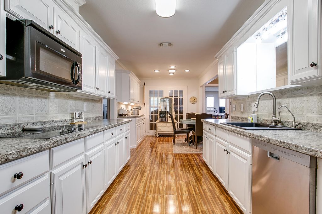 Image 4 of property listing at 3302 Sierra Court, San Angelo, TX 76904