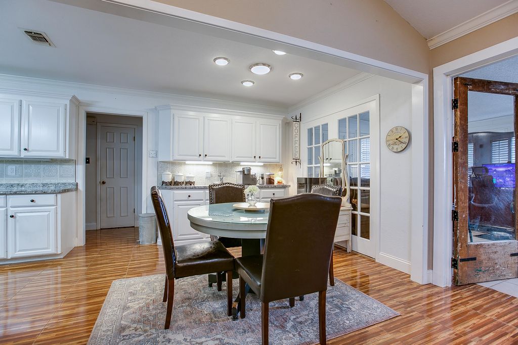 Image 5 of property listing at 3302 Sierra Court, San Angelo, TX 76904