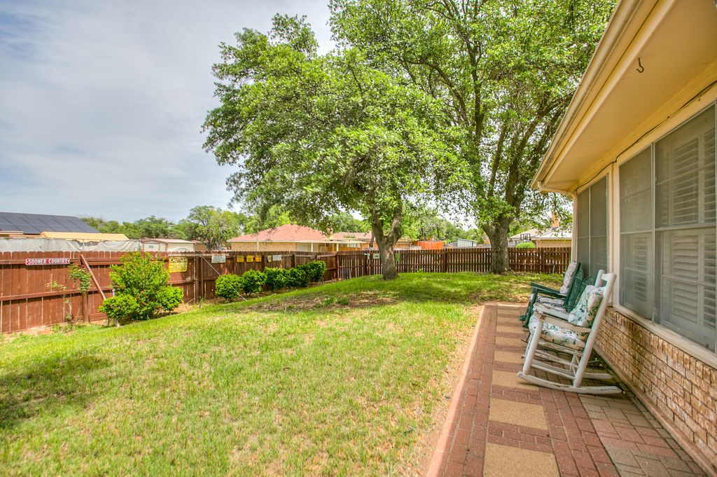 Image 6 of property listing at 3302 Sierra Court, San Angelo, TX 76904