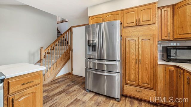 1020 S 18th Street, Escanaba, MI 49829