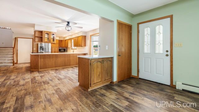 1020 S 18th Street, Escanaba, MI 49829