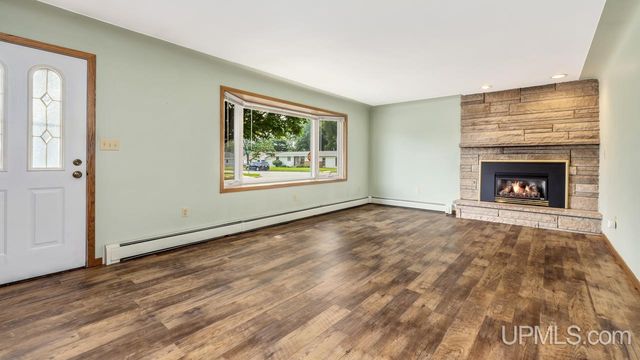 1020 S 18th Street, Escanaba, MI 49829