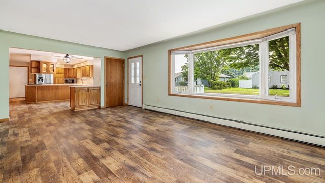 1020 S 18th Street, Escanaba, MI 49829