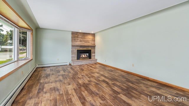 1020 S 18th Street, Escanaba, MI 49829