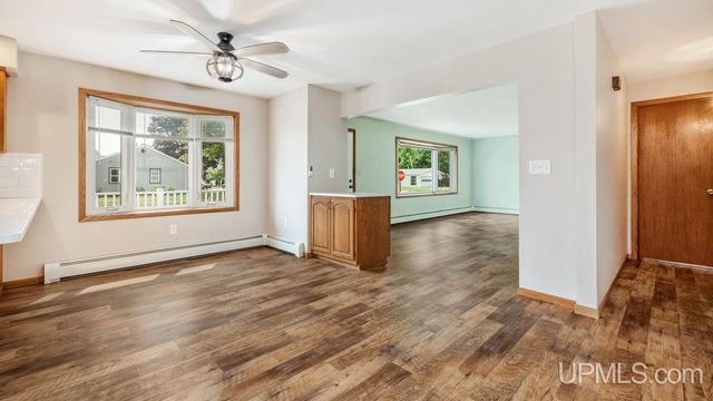 1020 S 18th Street, Escanaba, MI 49829