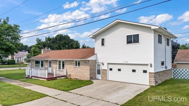 1020 S 18th Street, Escanaba, MI 49829