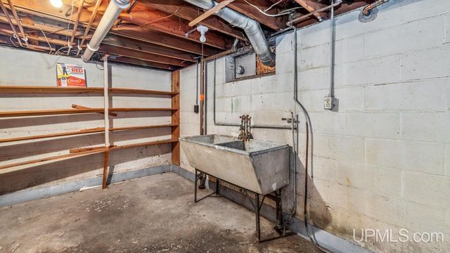 1020 S 18th Street, Escanaba, MI 49829