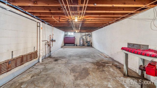 1020 S 18th Street, Escanaba, MI 49829