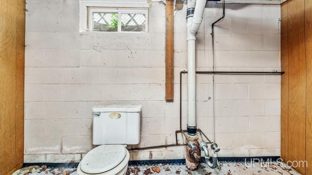 1020 S 18th Street, Escanaba, MI 49829