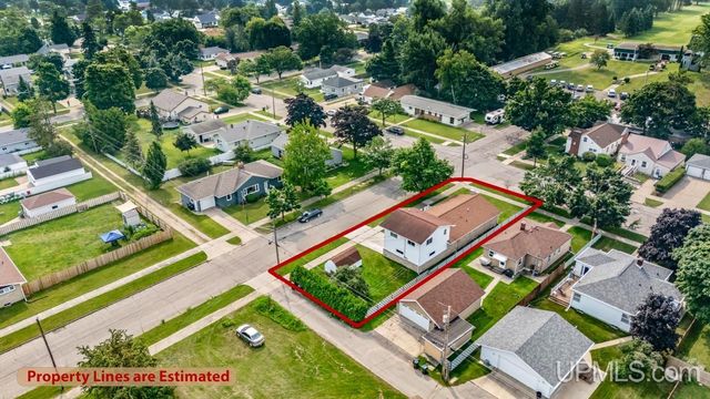 1020 S 18th Street, Escanaba, MI 49829