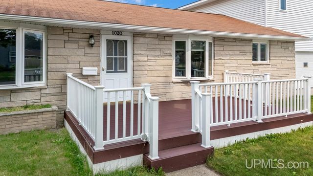 1020 S 18th Street, Escanaba, MI 49829