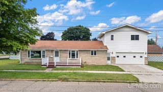 1020 S 18th Street, Escanaba, MI 49829