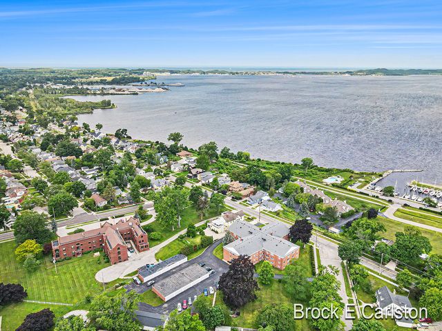 1249 Lakeshore Drive 339, Muskegon, MI 49441
