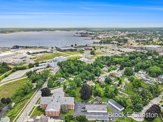 1249 Lakeshore Drive 339, Muskegon, MI 49441
