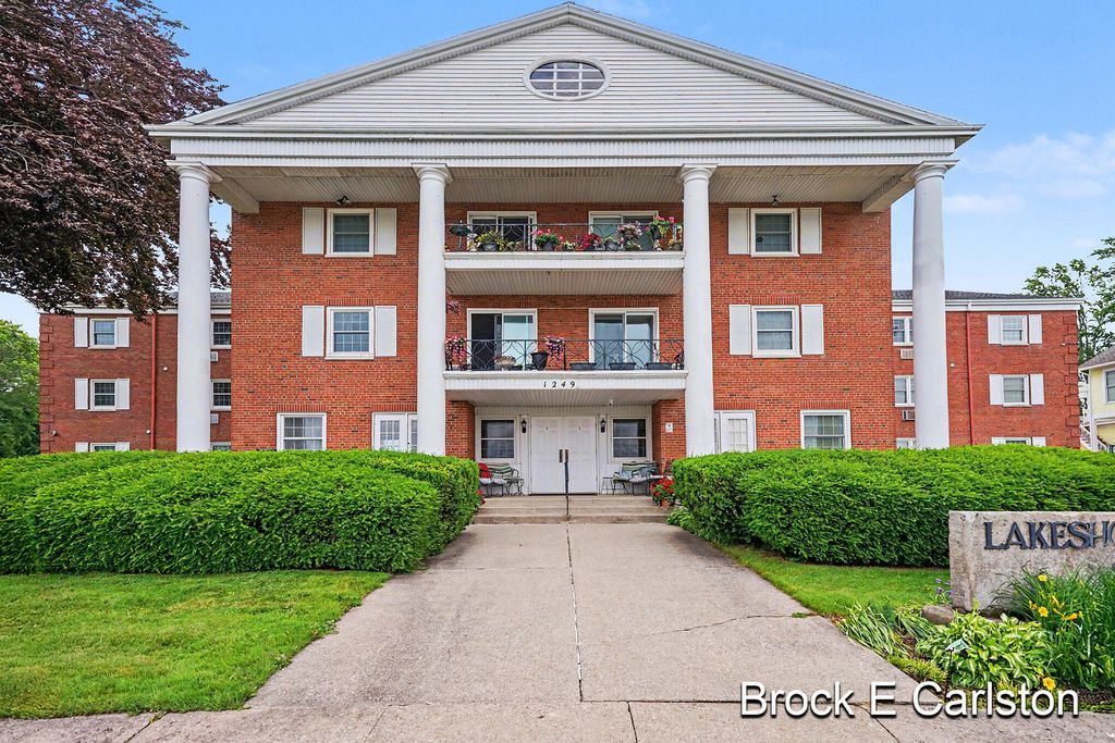 1249 Lakeshore Drive 339, Muskegon, MI 49441