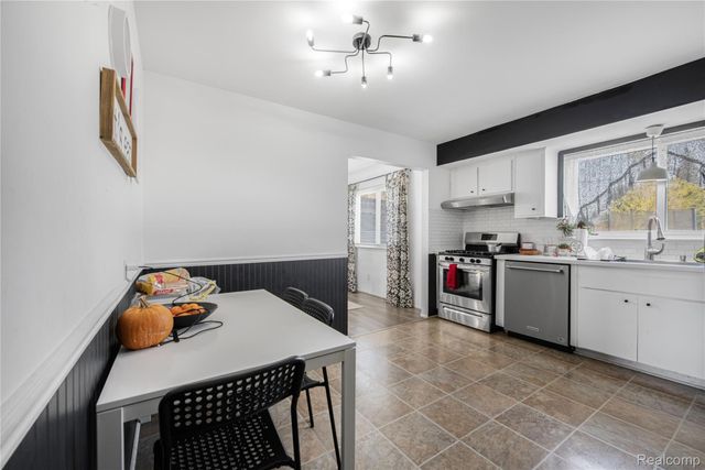 11345 Geoffry Drive, Warren, MI 48093