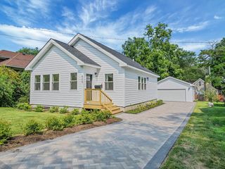 535 Ashland Avenue, Elgin, IL 60123