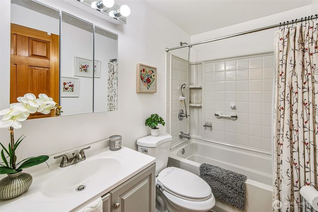 5723 208th Street SW, Lynnwood, WA 98036