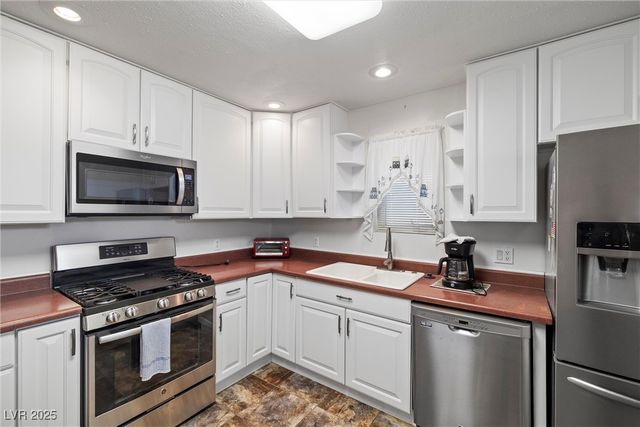 1160 Huracan Street, Pahrump, NV 89048