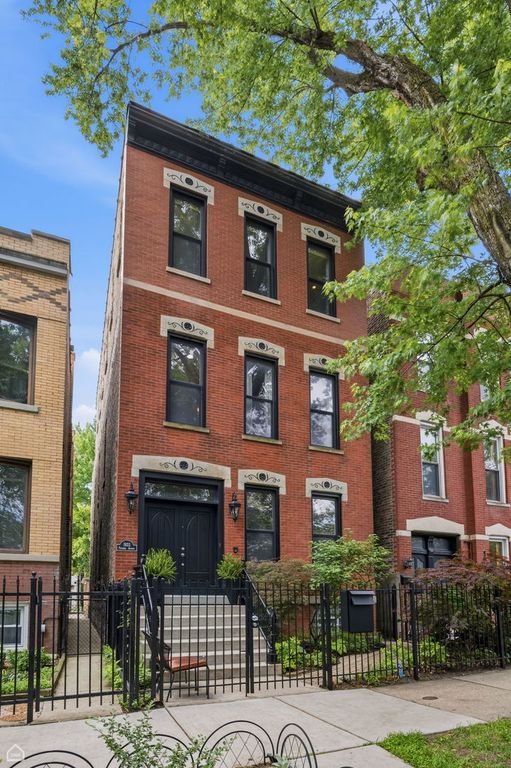 Image 1 of property listing at 1933 W Potomac Avenue, Chicago, IL 60622