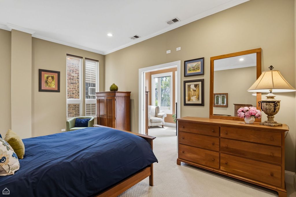 Image 16 of property listing at 1933 W Potomac Avenue, Chicago, IL 60622