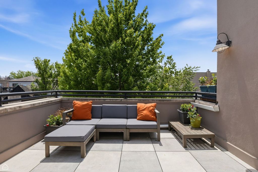 Image 30 of property listing at 1933 W Potomac Avenue, Chicago, IL 60622