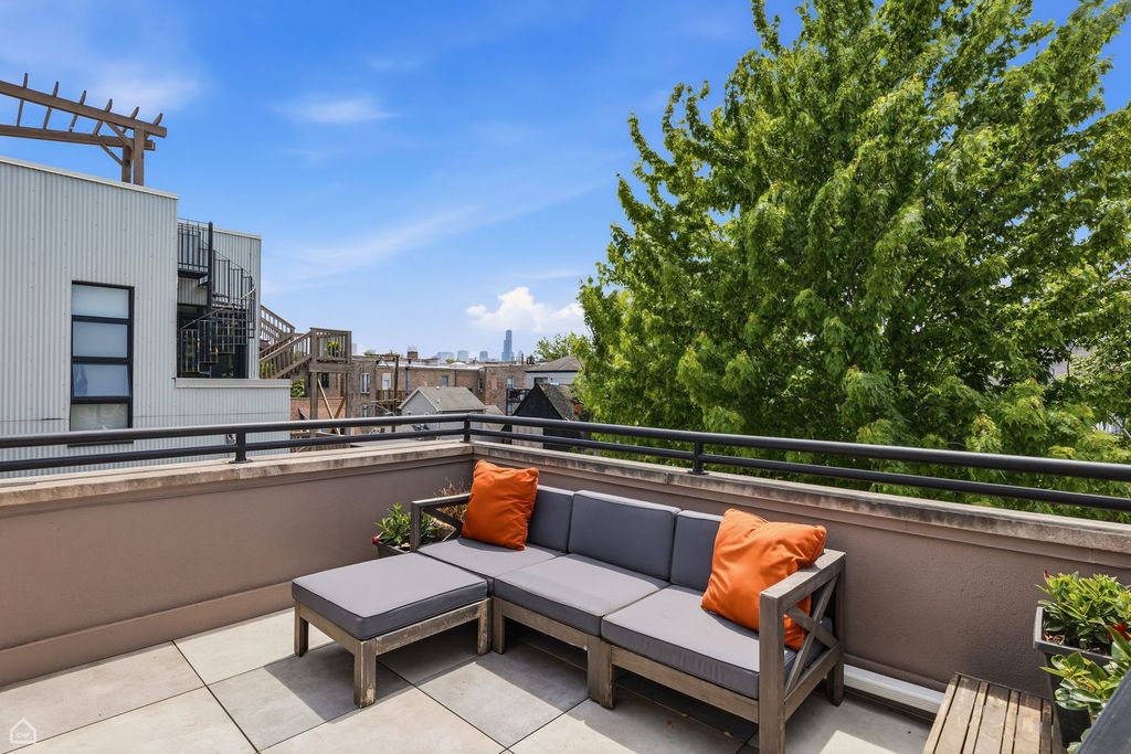 Image 31 of property listing at 1933 W Potomac Avenue, Chicago, IL 60622