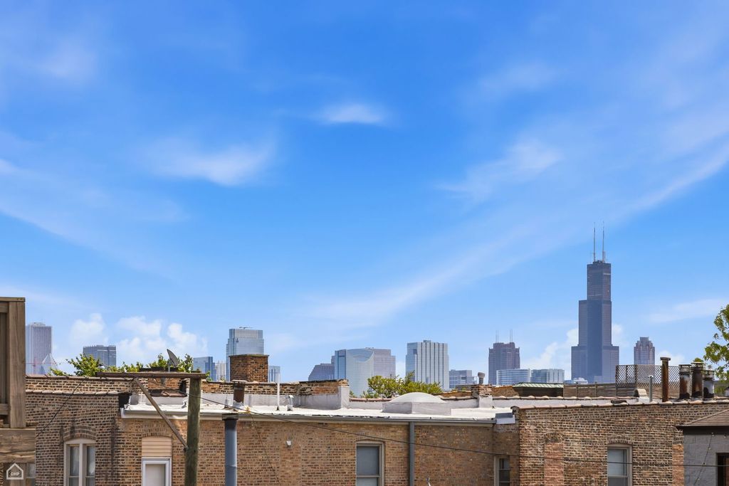 Image 33 of property listing at 1933 W Potomac Avenue, Chicago, IL 60622